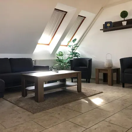 Mol-ker-vill Apartman Lenti